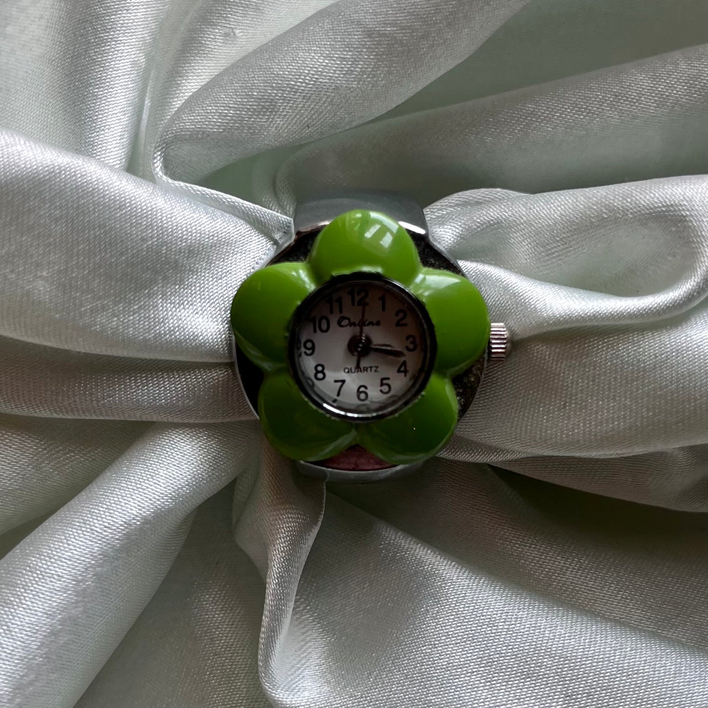 ❦ Green Flower Detail Watch Ring