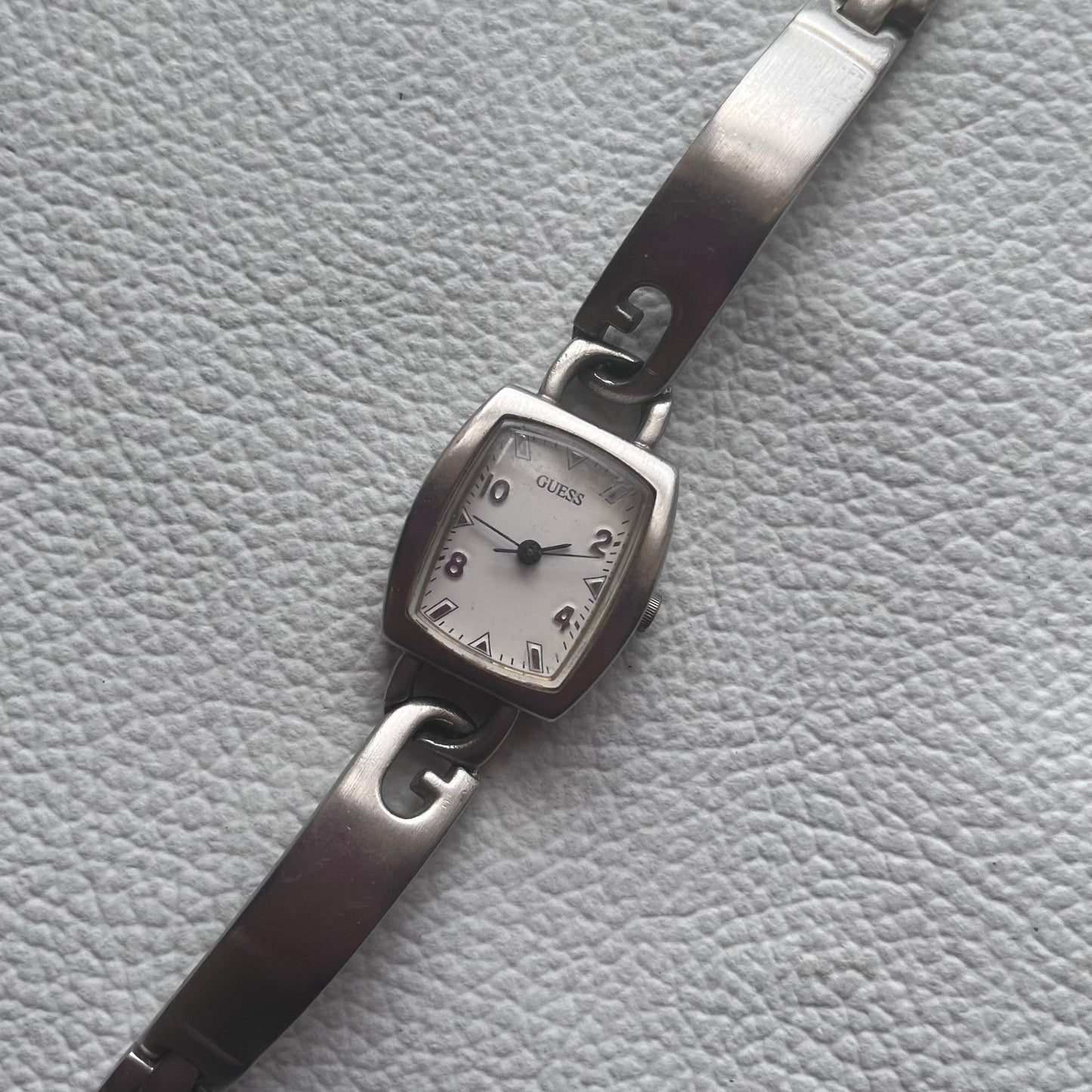 ❦ -Working- Guess Chunky Belted "G" Vintage 90s Watch