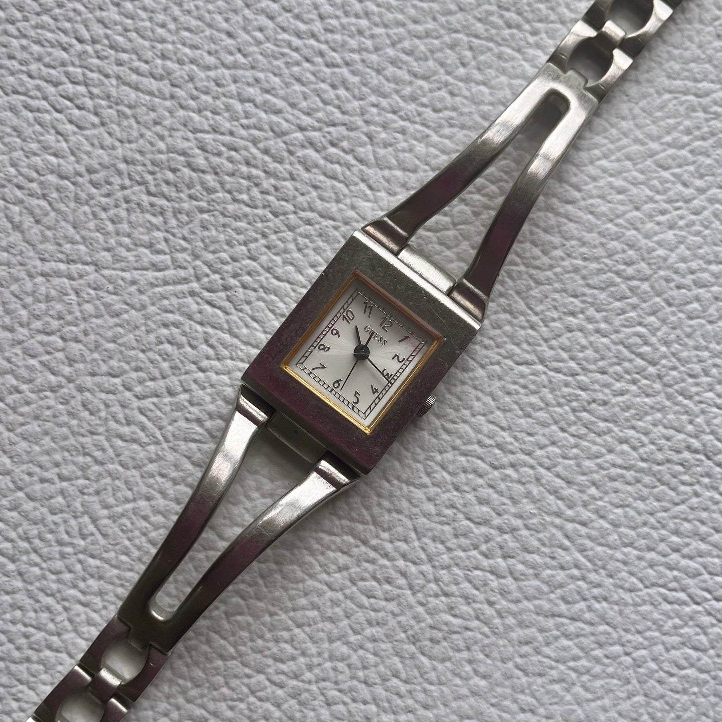 ❦ -Working- Vintage 90s Guess Silver Tone Stainless Steel Back Watch