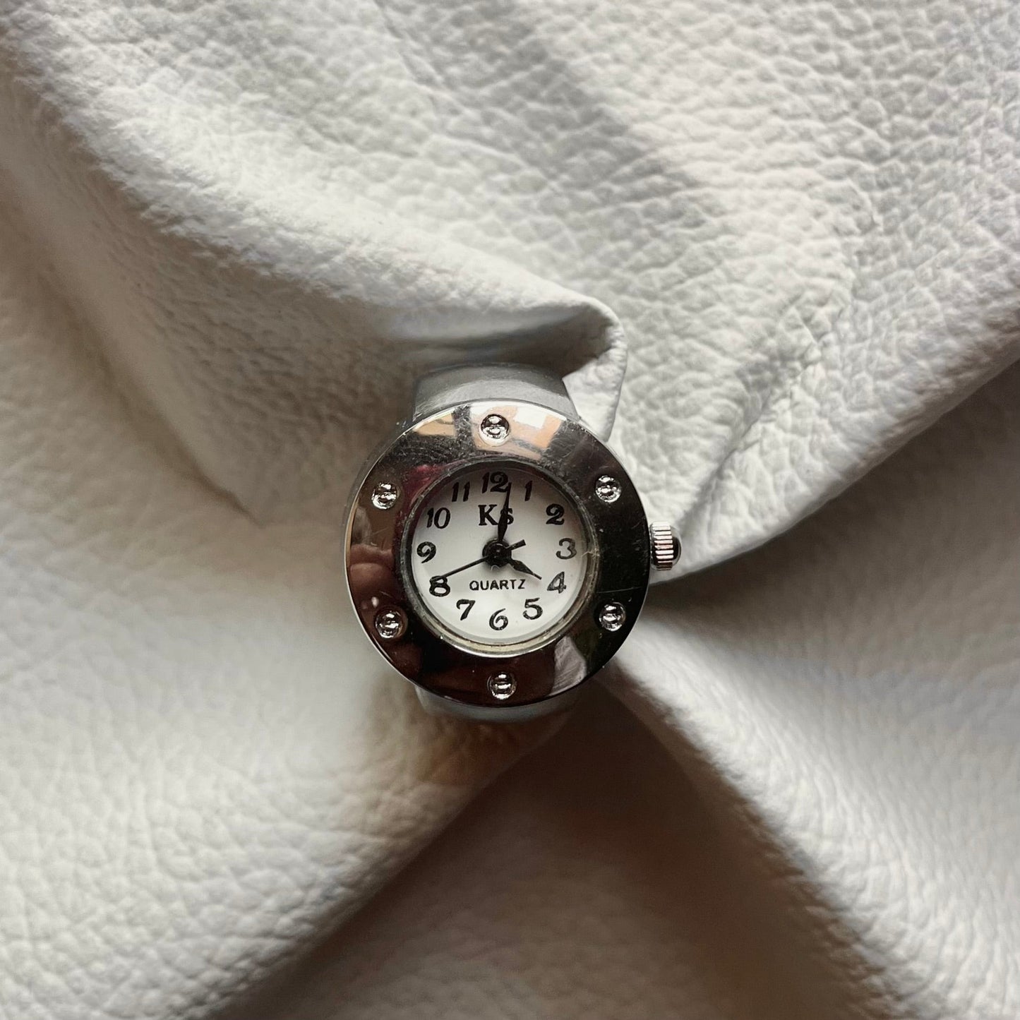 ❦︎ Circular White Interior Rhinestone Watch Ring